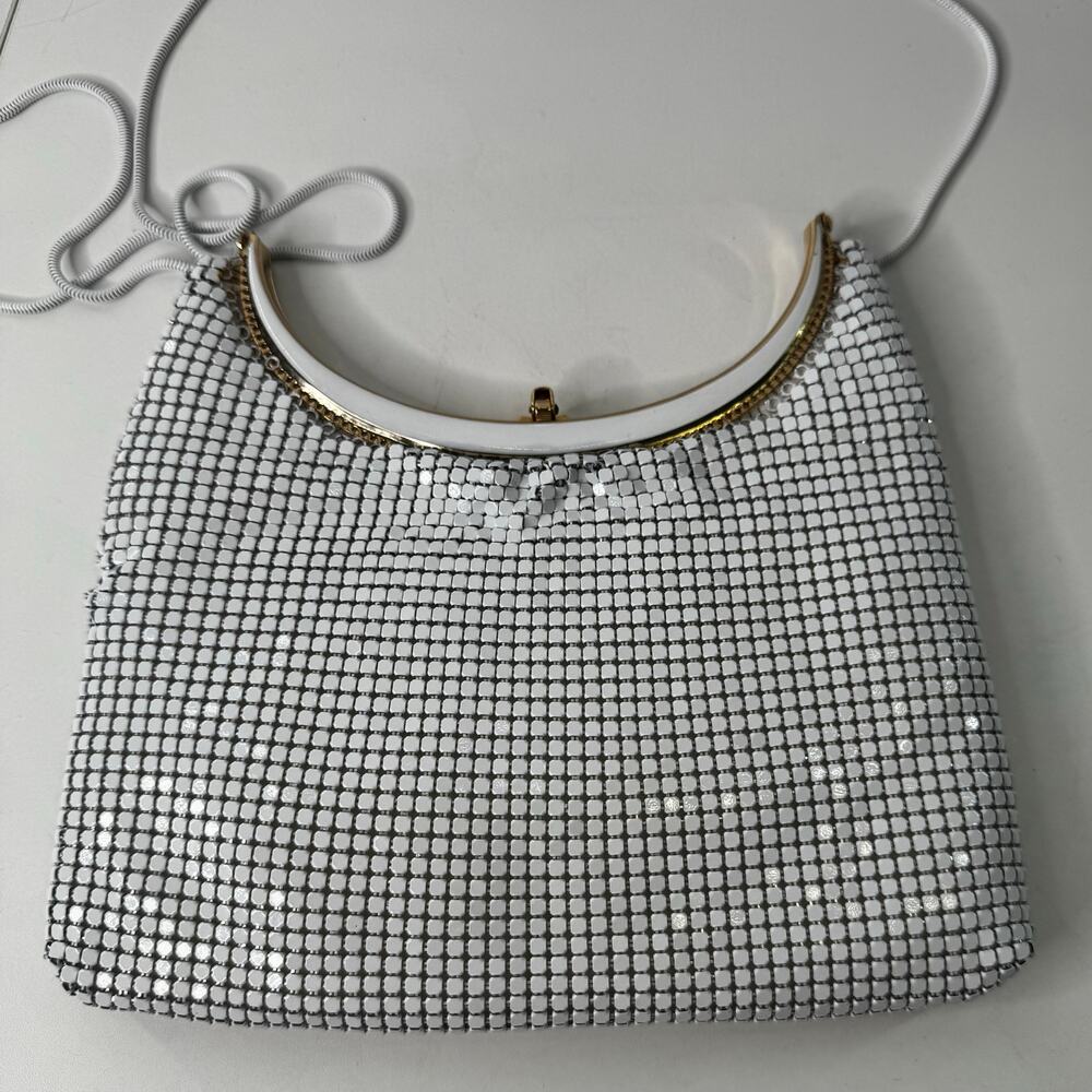 Vintage WHITE MESH Gold Tone Accents White Metal Strap LINED Shoulder Bag PURSE - Picture 3 of 5